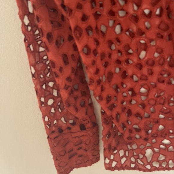 VINCE Burnt Red Large Holed Eyelet Blouse with Camisole is NWOT! SMALL PETITE - Picture 7 of 7